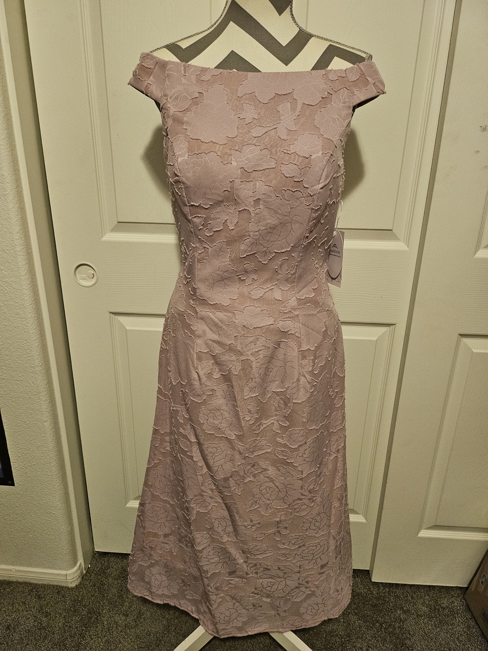 Off-Shoulder Pink Floral Lace A-Line Dress